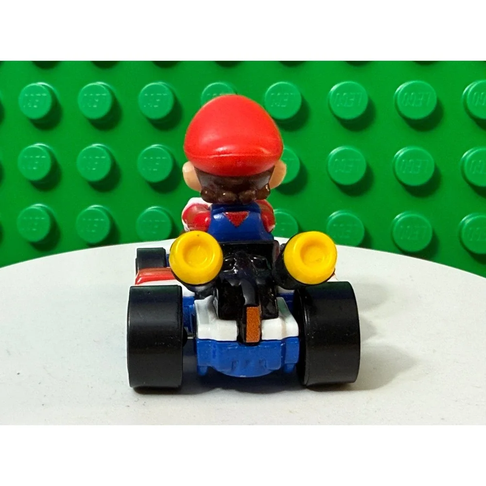 Hot Wheels Mario Kart Mario Standard Kart Die-Cast Toy Car GBG26 2018 Nintendo